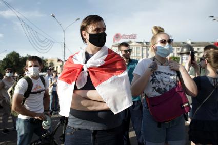 Беларусь, Минск. Участники акции протеста  на одной из улиц в Минске.