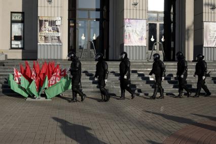 Беларусь, Минск. Сотрудники ОМОНа  на одной из улиц в Минске.