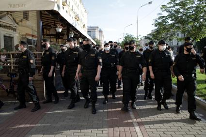 Беларусь, Минск. Сотрудники ОМОНа  на одной из улиц в Минске.