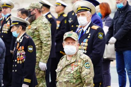 Владивосток. Ветераны на  военном параде в ознаменование 75-летия Победы в Великой Отечественной войне 1941-1945 годов.