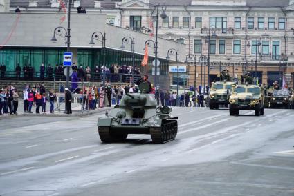 Владивосток.  Военная техника на военном параде  в ознаменование 75-летия Победы в Великой Отечественной войне 1941-1945 годов.