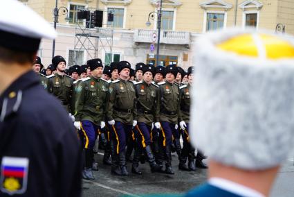 Владивосток. Военнослужащие парадных расчетов во время военного парада в ознаменование 75-летия Победы в Великой Отечественной войне 1941-1945 годов