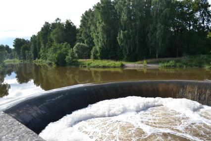 Московская область, Ярополец.   Плотина Ярополецкой ГЭС на реке Лама.