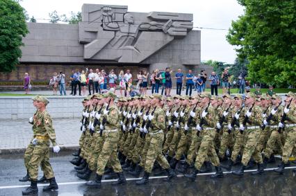 Крым, Севастополь.  Военнослужащие парадных расчетов на военном параде в ознаменование 75-летия Победы в Великой Отечественной войне 1941-1945 годов.