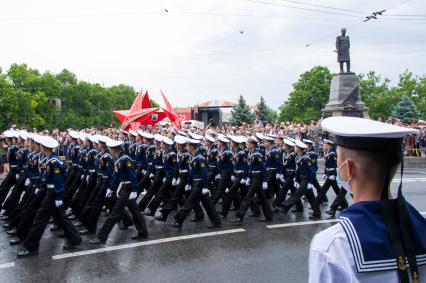 Крым, Севастополь.  Военнослужащие парадных расчетов на военном параде в ознаменование 75-летия Победы в Великой Отечественной войне 1941-1945 годов.