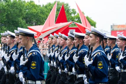 Крым, Севастополь.  Военнослужащие парадных расчетов на военном параде в ознаменование 75-летия Победы в Великой Отечественной войне 1941-1945 годов.