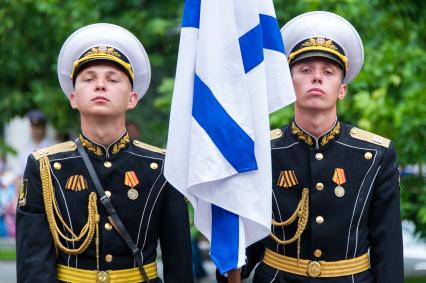 Крым, Севастополь.  Знаменосцы на военном параде в ознаменование 75-летия Победы в Великой Отечественной войне 1941-1945 годов.