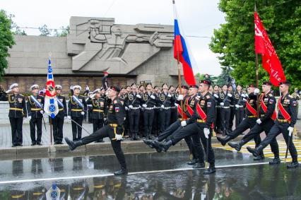 Крым, Севастополь.  Военнослужащие парадных расчетов на военном параде в ознаменование 75-летия Победы в Великой Отечественной войне 1941-1945 годов.