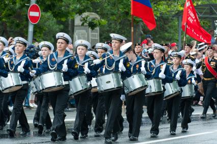 Крым, Севастополь.  Учащиеся военноморского училища на военном параде в ознаменование 75-летия Победы в Великой Отечественной войне 1941-1945 годов.