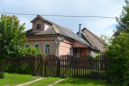 Московская область, Ярополец.  Деревянный дом.