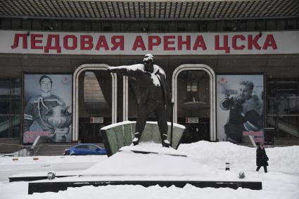 Москва. Здание ледовой арены универсального спортивного комплекса ЦСКА.