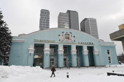 Москва. Здание плавательного бассейна универсального спортивного комплекса ЦСКА.