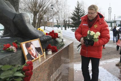 Барнаул. Председатель партии `Яблоко` Николай Рыбаков выступил на согласованном митинге памяти Бориса Немцова на площади Свободы у памятника жертвам политических репрессий.