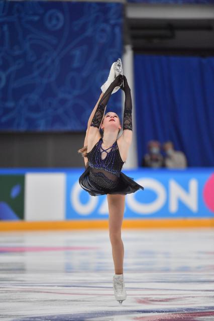 Москва. Спортсменка Майя Хромых во время выступления в короткой программе женского одиночного катания на финале `Кубка России - Ростелеком` по фигурному катанию во дворце спорта `Мегаспорт`.