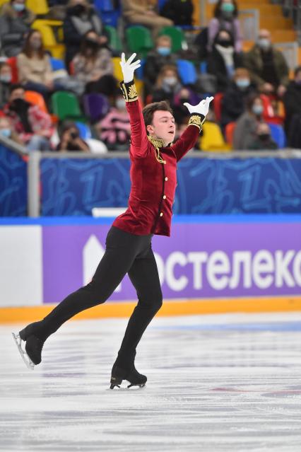 Москва.  Спортсмен Дмитрий Алиев во время выступления в короткой программе мужского одиночного катания на финале `Кубка России - Ростелеком` по фигурному катанию во дворце спорта `Мегаспорт`.