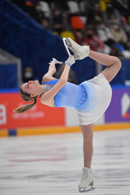 Москва. Спортсменка Ксения Цибинова во время выступления в короткой программе женского одиночного катания на финале `Кубка России - Ростелеком` по фигурному катанию во дворце спорта `Мегаспорт`.