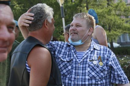 Барнаул.  Десантники во время празднования Дня Воздушно-десантных войск России.