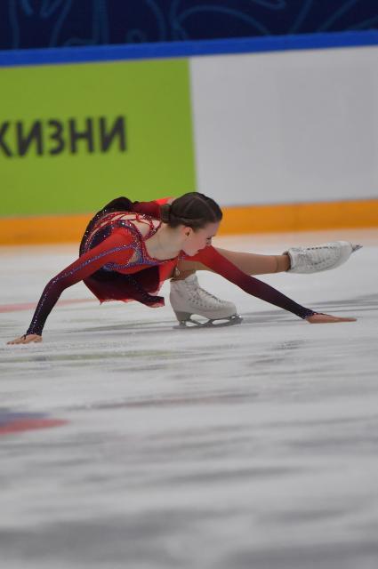 Москва. Спортсменка Майя Хромых во время выступления в произвольной программе женского одиночного катания на финале `Кубка России - Ростелеком` по фигурному катанию во дворце спорта `Мегаспорт`.