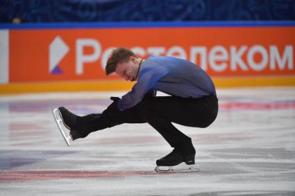 Москва. Спортсмен Алексей Ерохов во время выступления в произвольной программе мужского одиночного катания на финале `Кубка России - Ростелеком` по фигурному катанию во дворце спорта `Мегаспорт`.