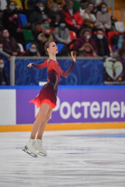 Москва. Спортсменка Майя Хромых во время выступления в произвольной программе женского одиночного катания на финале `Кубка России - Ростелеком` по фигурному катанию во дворце спорта `Мегаспорт`.