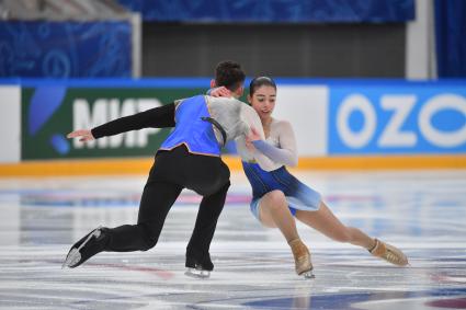 Москва. Спортсмены Карина Акопова и Никита Рахманин во время выступления в произвольной программе парного катания на финале `Кубка России - Ростелеком` по фигурному катанию во дворце спорта `Мегаспорт`.