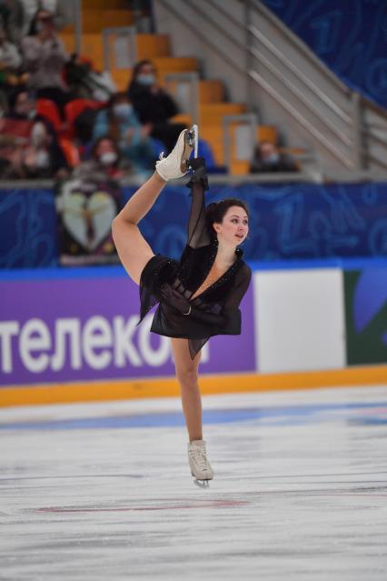 Москва. Спортсменка Елизавета Туктамышева во время выступления в произвольной программе женского одиночного катания на финале `Кубка России - Ростелеком` по фигурному катанию во дворце спорта `Мегаспорт`.