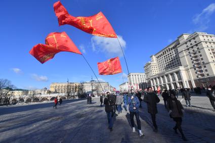 Москва. Перед началом церемонии возложения венков и цветов к месту захоронения Иосифа Виссарионовича Сталина у Кремлевской стены.