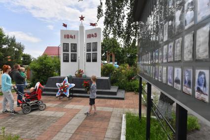 Московская область. д.Вялки. Памятник погибшим героям в Великой Отечественной войне.