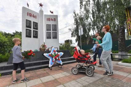 Московская область. д.Вялки. Памятник погибшим героям в Великой Отечественной войне.