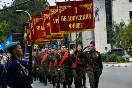 Новороссийск. Военнослужащие в форме прошлых лет во время военного парада в ознаменование 75-летия Победы в Великой Отечественной войне 1941-1945 годов.