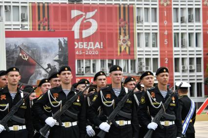 Новороссийск. Морские пехотинцы во время военного парада в ознаменование 75-летия Победы в Великой Отечественной войне 1941-1945 годов.