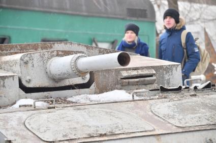 Московская область, Сетунь.  Посетители  в Парке Киноприключений мастера Панина.