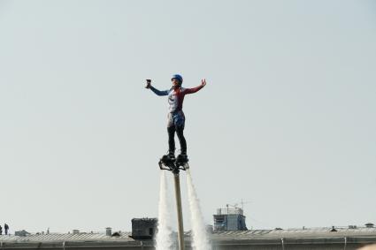 Москва. Показательные выступления FlyBoard в рамках Московского мотофестиваля.