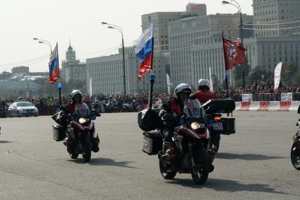 Москва. Участники традиционного осеннего мотопробега, проходящего в рамках Московского мотофестиваля.