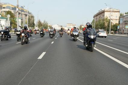 Москва.   Участники традиционного осеннего мотопробега по Садовому кольцу, проходящего в рамках Московского мотофестиваля.