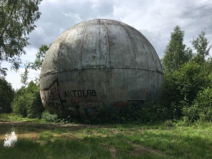 Тверская область. д.Игнатово. Шар из стеклопластика.