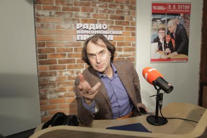Москва. Первый заместитель председателя комитета Совета Федерации РФ по аграрно-продовольственной политике и природопользованию Сергей Лисовский на радиостанции `Комсомольская правда`.