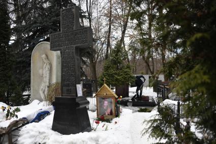 Москва.  Могила  певца Игоря Талькова на Ваганьковском кладбище.