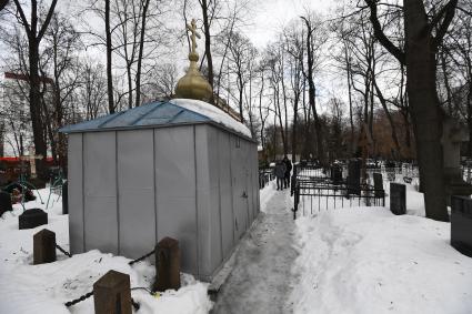 Москва. Могила старца Зосимы на Введенском кладбище.