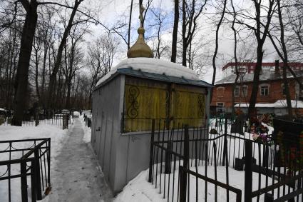 Москва. Могила старца Зосимы на Введенском кладбище.