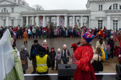 Санкт-Петербург. Народные гуляния `Шуми, Масленица!` в ЦПКиО им. С.М. Кирова.