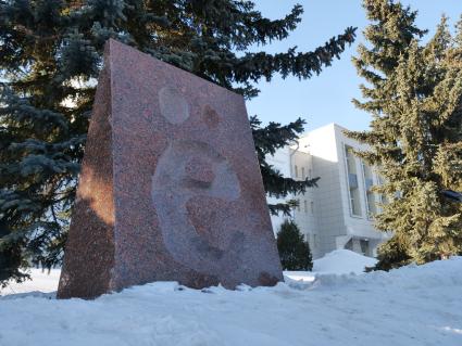 Ульяновск. Памятник букве `Ё`.