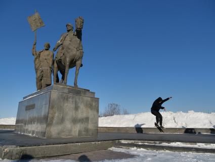 Ульяновск. Памятник основателю Симбирска Богдану Хитрово.