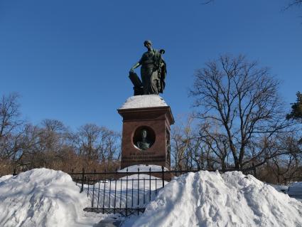 Ульяновск. Памятник Н. М. Карамзину.