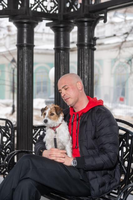 Москва. Телеведущий, актёр Антон Привольнов.