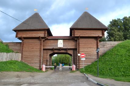 Московская область, Дмитров. Никольские ворота Дмитровского кремля.