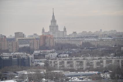 Москва.  Панорамный вид города и Московский Университет.