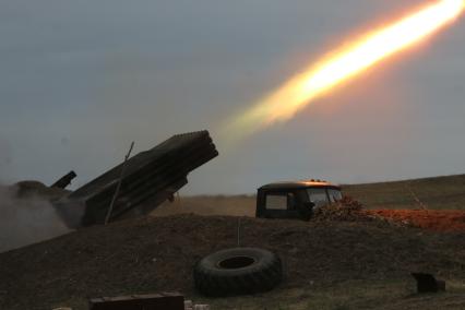 Нагорный Карабах. с.Мартакерт. Полевая реактивная система М-21 `Град` армии Нагорного Карабаха на передовой.