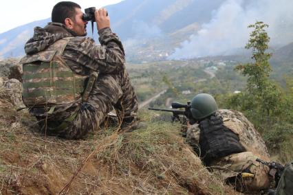 Нагорный Карабах. п.Гадрут. Военнослужащие Нагорного Карабаха (НКР) рядом с поселком Гадрут, где прододят бои между армией  Азербайджана и НКР.