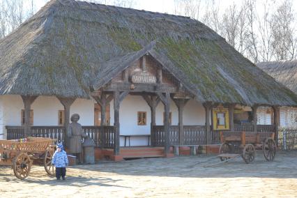 Калужская область. Культурно-образовательном центре `Этномир`. Украинский хутор.